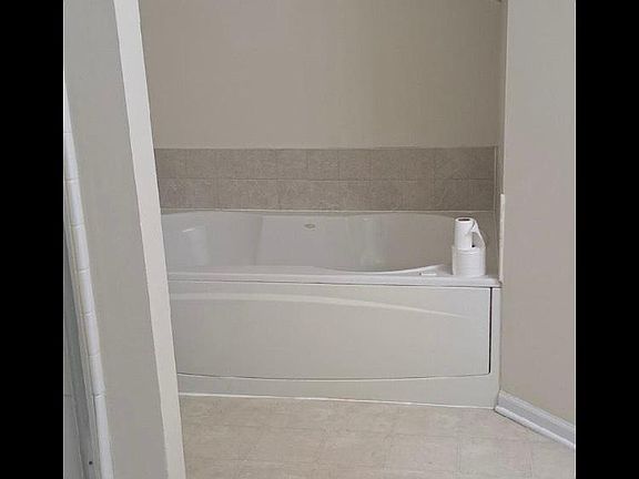 5th image of 23931 W McMullin Cir