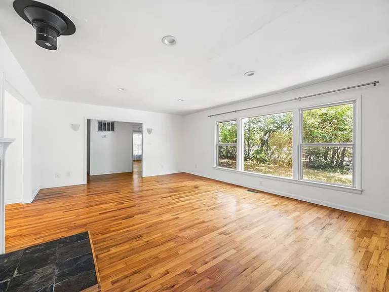 2445 W Mount Comfort Rd — Photo 9