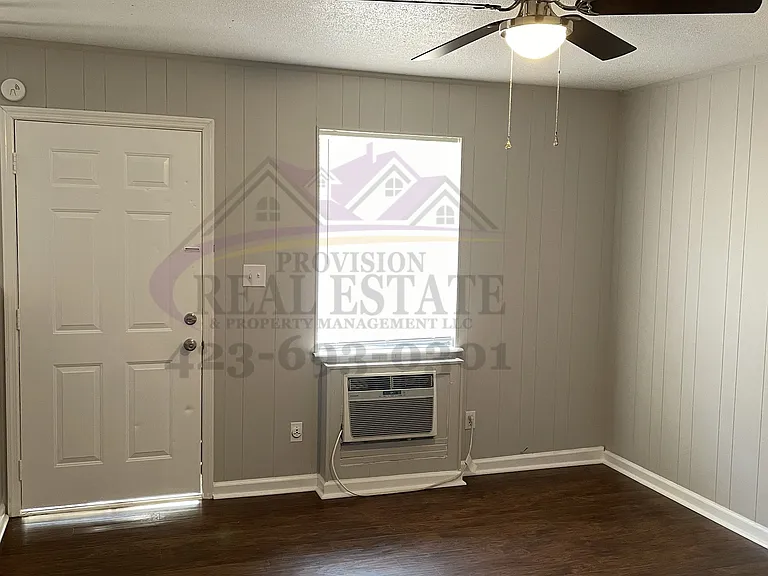 705 20th St SE — Photo 3