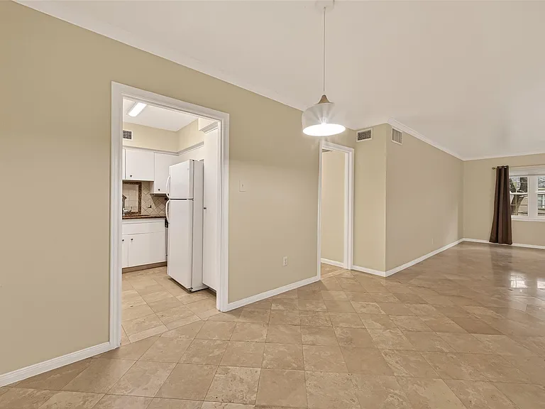 2600 Bellefontaine St #B24 — Photo 11