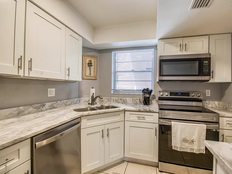 18081 SE Country Club Dr #16-151 — Photo 11