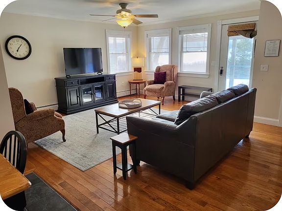 5th image of 401 Main St Unit 1