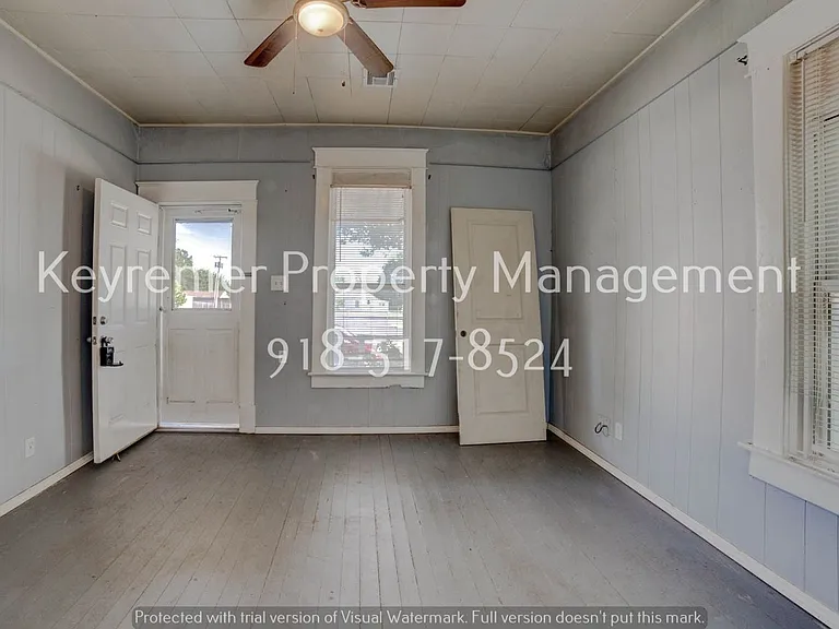 E 4th Street Duplex — Photo 8
