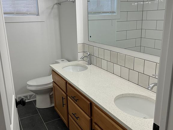 4th image of 2403 W Rosewood Ave
