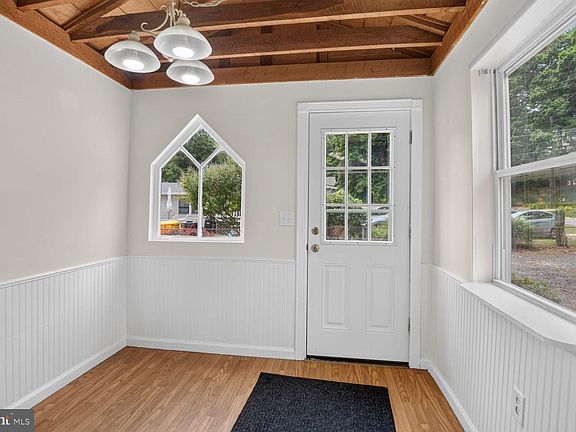 3rd image of 303 Holly Rd