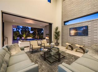 600 Fairway Ter, Naples, FL 34103