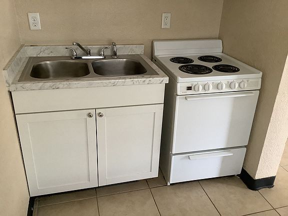 5th image of 510 Silver St APT 3