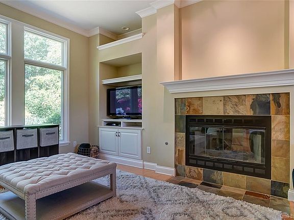 4th image of 3600 Sunset Bluff Dr