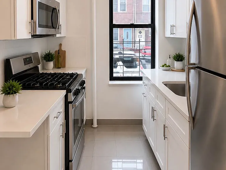 21-05 21st Rd #B1 — Photo 2