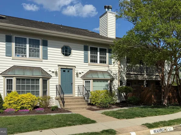 6052 Essex House Sq, Alexandria, VA 22310