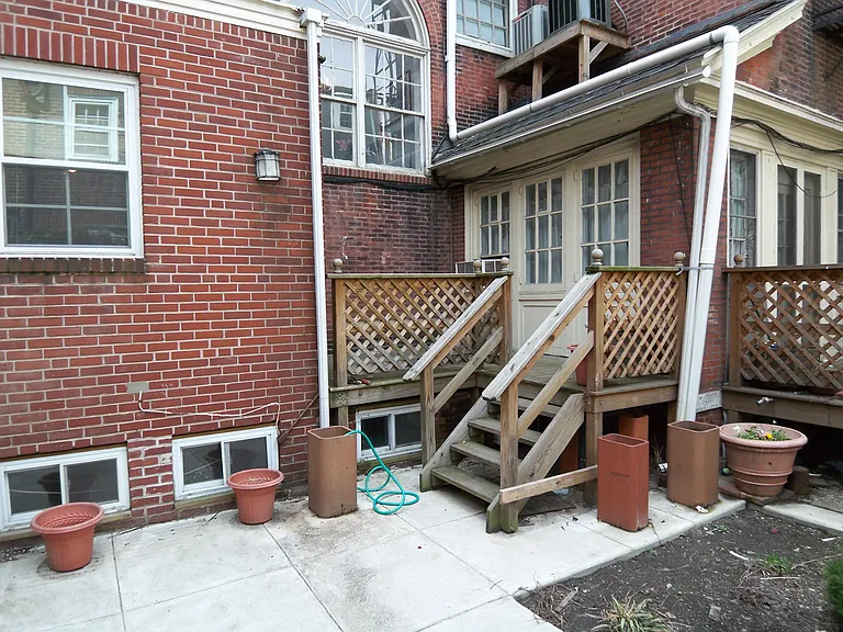 2131 Locust St #1 — Photo 8