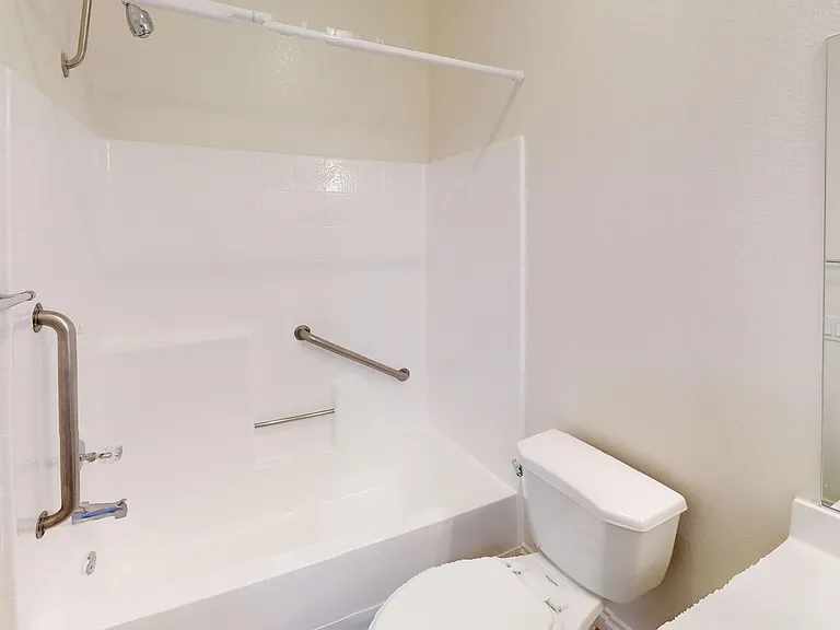 Highland Villa Apartments — Photo 26