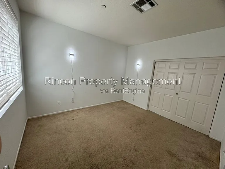 2333 Chapel Dr — Photo 4