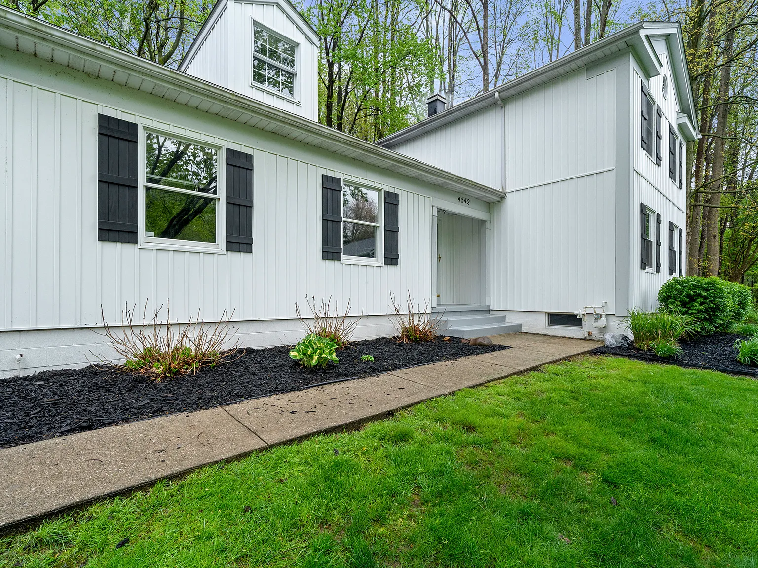 4 bed, 2128 sqft, $3,500 — Photo 3