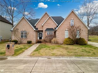 297 Glen Oaks Ct, Hurricane, WV 25526