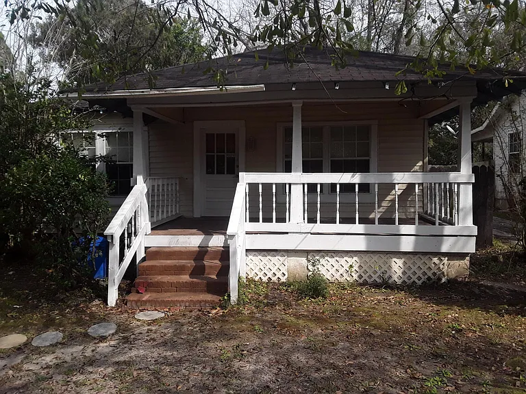 353 Pinehill Dr — Photo 1