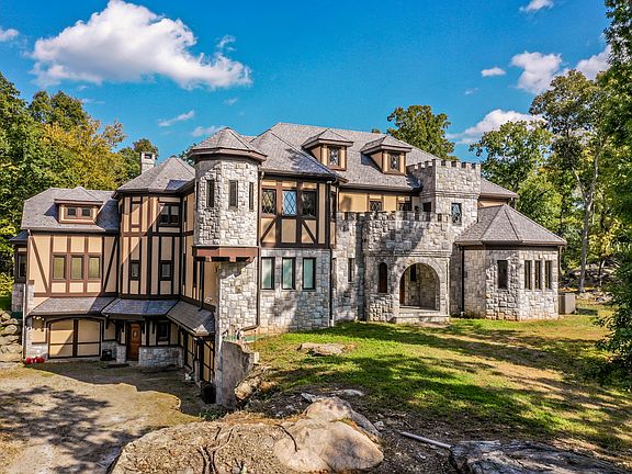 8 Beach Hill Road West