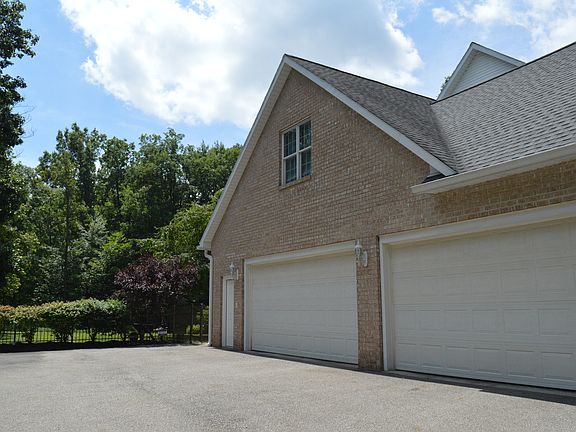 3rd image of 8075 Briarwood Ct