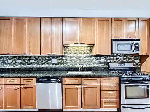 5th image of 4702 N Monticello Ave #104