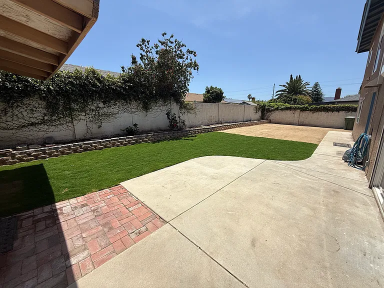 2426 N Hawk St — Photo 21