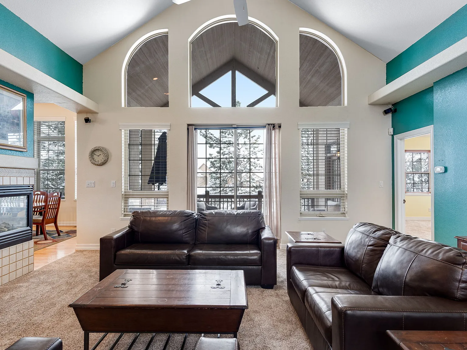 4 bed, 3.5 bath, 3350 sqft, $4,400 — Photo 2