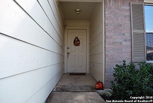 3rd image of 6811 Walnut Valley Dr