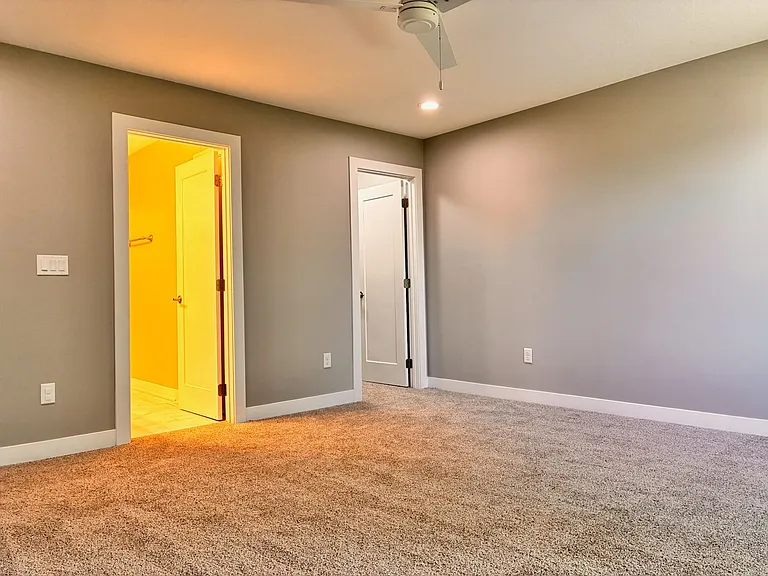 750 SE Westown Pkwy — Photo 24