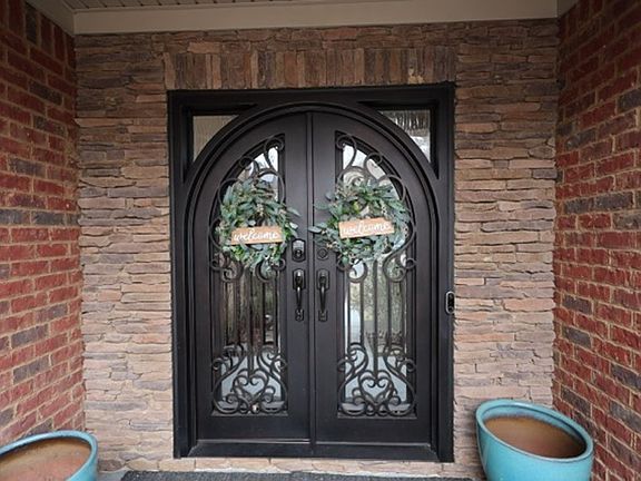 2nd image of 4296 Constellation Blvd