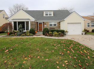 23 Lawrence St, New Hyde Park, NY 11040