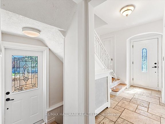 5th image of 62 Tuxedo Ave S