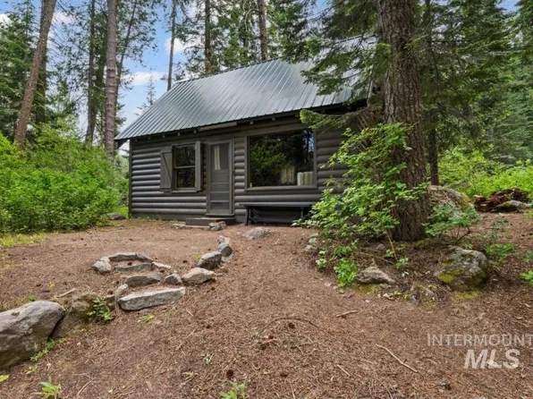2 Williams Crk, Banks, ID 83602