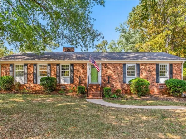 4121 Briarcliffe Rd, Winston Salem, NC 27106