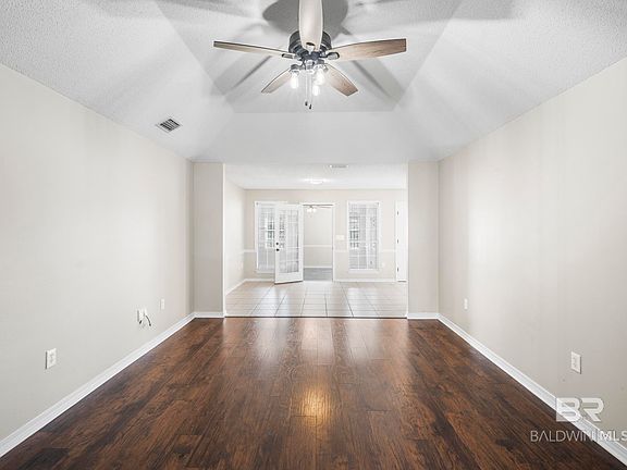 5th image of 129 Oakwood Ave