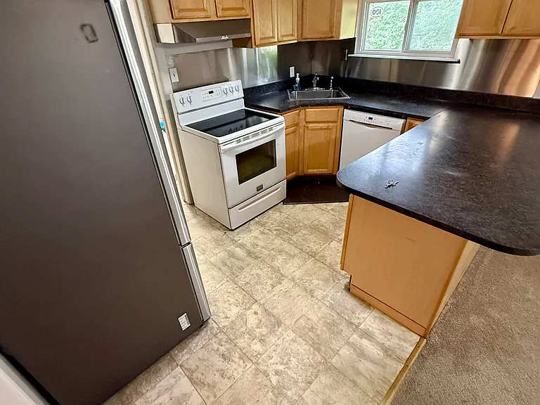 409 Richarz Dr — Photo 6