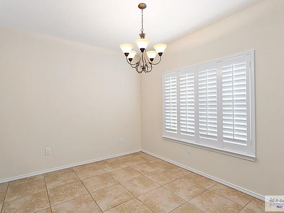 4th image of 1906 Primrose Dr