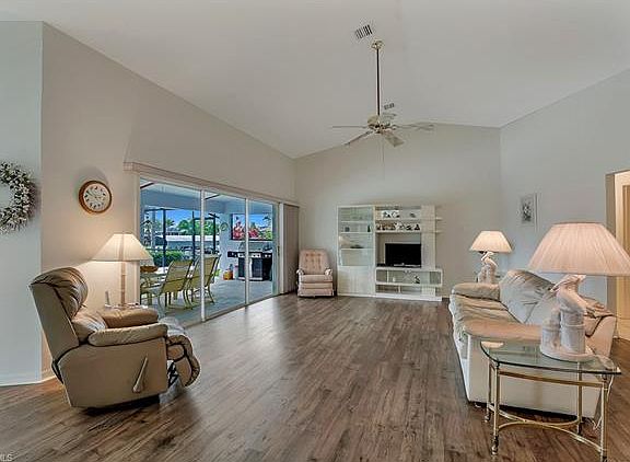 4th image of 209 SW 45th Ter