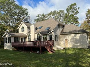 113 Fetlock Dr, Lords Valley, PA 18428