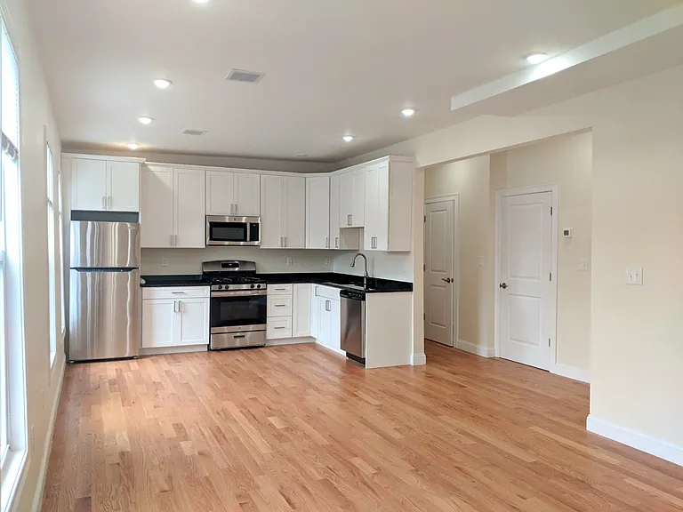23 Thorndike St #3 — Photo 2