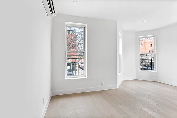 Rented by SERHANT. | media 10