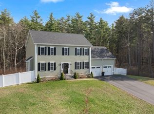 5 Martin Cir, Rochester, MA 02770
