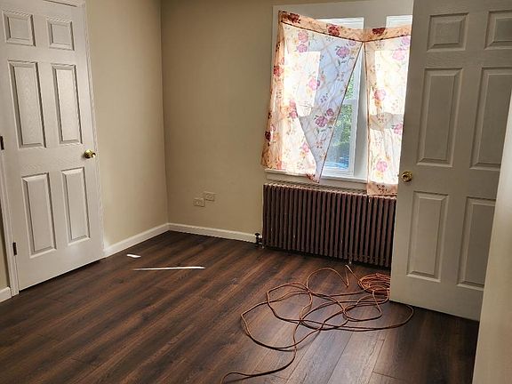 4th image of 163 Stevens Ave