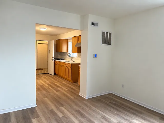 468 W 28th Pl #1R