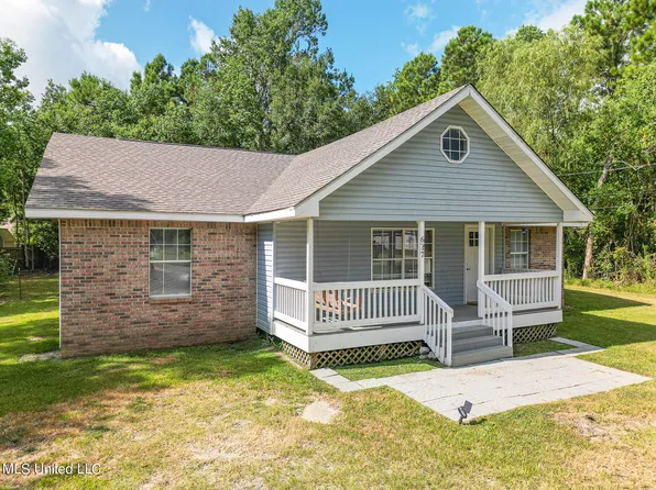 637 Edna St, Waveland, MS 39576