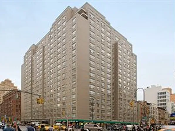 77 Seventh Avenue image 1 of 10