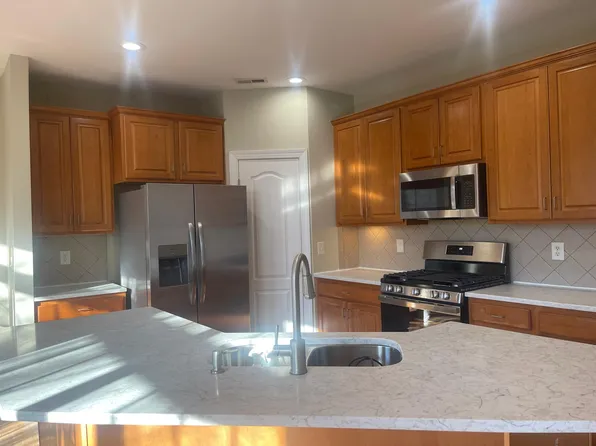 121 Alden Village Ct, Cary, NC 27519