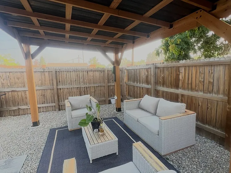 601 Meade St — Photo 14