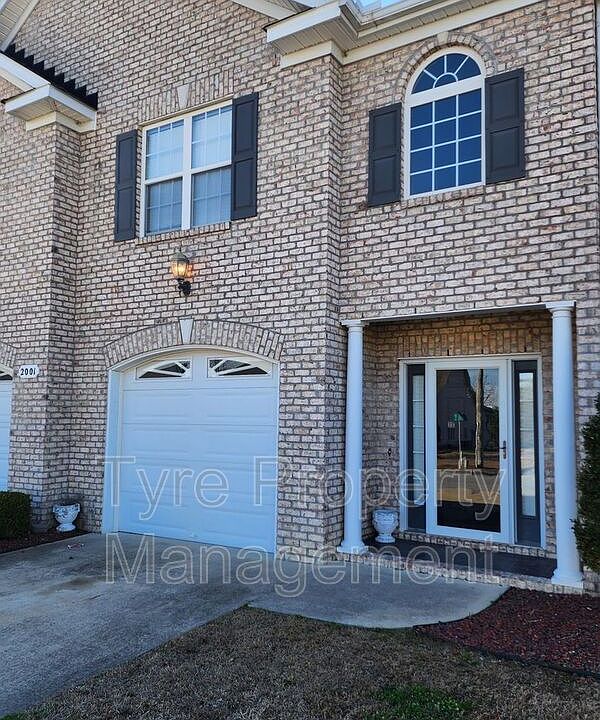 1st image of 2001B Cambria Dr