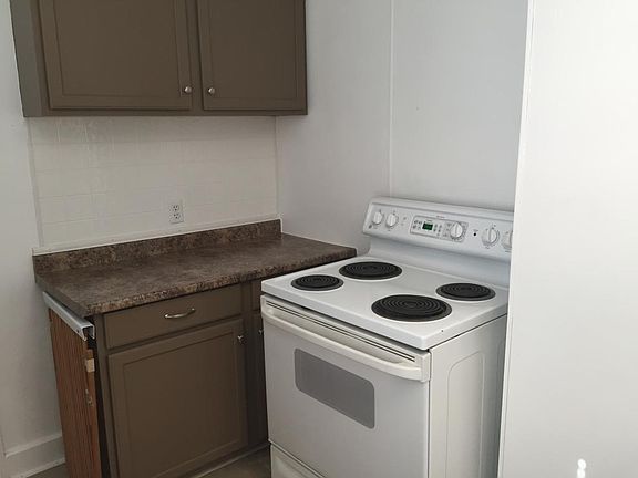 3rd image of 1089 Holbrook Ave