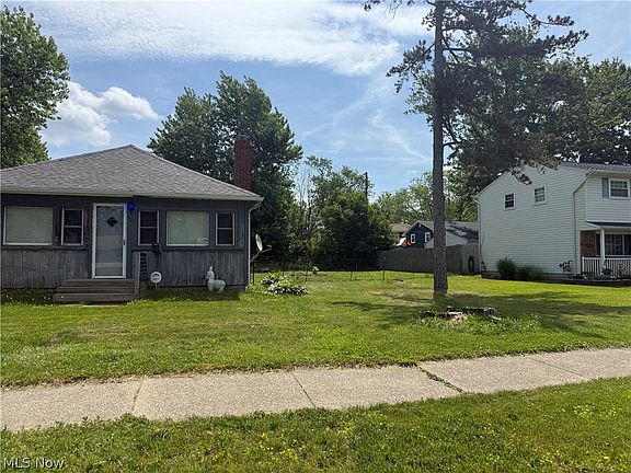 2nd image of 6011 Reynolds Rd
