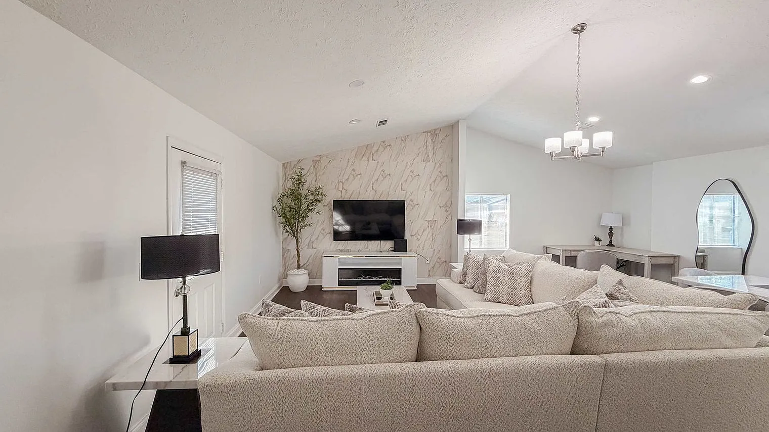 2 bed, 1.0 bath, 1313 sqft, $1,857 — Photo 3